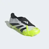 Championes de fútbol Adidas Predator League, color blanco con tres franjas negras y detalles en amarillo neón. Presentan una textura de piel de serpiente en la parte superior y una lengüeta plegable negra.