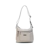 Bandolera color bordó de símil cuero con dos bolsillos frontales con cierre, un bolsillo trasero y tres bolsillos internos. Incluye correa larga regulable a tono.