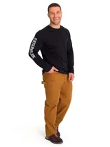 Remera de manga larga de hombre, color negro, con mangas raglán y tecnología de control de temperatura y protección solar.