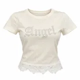 Remera negra corta de manga corta, con el texto "Angel" en pedrería en el pecho y detalle de encaje negro en el borde inferior.