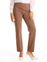 Pantalón de corte recto y entallado, color verde militar, con cintura ancha de soporte y nervadura central vertical que estiliza la silueta. Cuenta con frente limpio y bolsillos posteriores simulados.