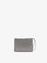 Monedero compacto Diesel Play Play Pouch II, color gris con textura metalizada, cierre superior de cremallera, correa de muñeca y detalle del logo metálico en el frente.