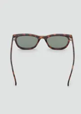 Gafas de sol con montura de pasta carey y lentes oscuras.