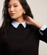 Blusa básica de punto Cortelle, color negro, con cuello alto y mangas largas.