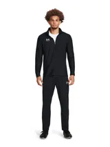 Pantalón deportivo Under Armour de la colección Challenger, color negro, con corte ajustado en las piernas. Presenta cintura elástica con cordón interno, bolsillos laterales con cierre y cremalleras en los tobillos para facilitar el uso con calzado deportivo. Incluye logo de la marca estampado en la pierna.