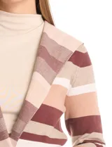 Cardigan de punto con capucha, diseño a rayas horizontales en tonos beige, crema y bordó. Presenta cierre frontal con lazo ajustable en la cintura, bolsillos aplicados y mangas largas.
