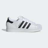 Championes Adidas Superstar II blancos con detalles en negro, incluyendo las tres tiras laterales y el logo en el talón. Presentan la puntera de goma característica del modelo.