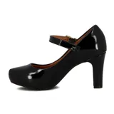 Zapato de tacón alto Vizzano, color negro charol, con punta redonda y plataforma delantera. Posee una tira de sujeción en el empeine con hebilla metálica dorada.