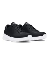 Championes de entrenamiento Under Armour modelo Edge Lthr, color negro con entresuela blanca. Presentan una parte superior de malla transpirable con revestimientos de cuero para mayor estabilidad y durabilidad, junto con tecnología Charged Cushioning en la entresuela para amortiguación.
