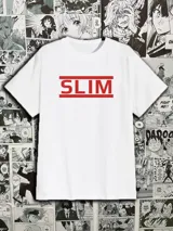 Remera blanca de algodón con estampado de la palabra SLIM en rojo, con líneas horizontales arriba y abajo.