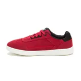Championes urbanos Caterpillar modelo Pause Retro, color rojo con detalles en negro y suela blanca. Confeccionados en gamuza y lona, presentan un diseño minimalista con el logo de la marca en el lateral y la lengüeta.