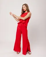 Musculosa blanca de lino con escote redondo y corte a la cadera.