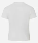 Remera de algodón color blanco tiza, de corte ajustado al cuerpo, cuello redondo y manga corta. Presenta la palabra "GNARLY" estampada en el centro del pecho con apliques de strass plateados.