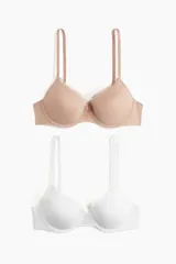 Pack de dos soutiens con aros, confeccionados en microfibra lisa con detalles de encaje en el borde de las copas. Cuentan con copas acolchadas, breteles ajustables y cierre de corchetes en la espalda.