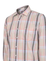 Camisa de manga larga de algodón orgánico con diseño de tartán en tonos beige, rosado y celeste, cuello camisero, cierre frontal de botones y un bolsillo en el pecho.