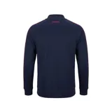 Campera deportiva F.C. Barcelona Matchday Essentials azul marino con cierre frontal completo, bolsillos laterales con cierre y puños y cintura elásticos. Presenta detalles en rojo en el escudo del pecho, en las bandas laterales de las mangas y un parche con la inscripción "Barça".