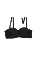 Soutien strapless de color negro con copas preformadas y aros para mayor soporte. Incluye breteles desmontables y ajustables, y cierre trasero con broches multiposición.