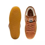 Zapatilla Puma Suede XL, color naranja quemado, con franja lateral (Formstrip) y cordones blancos. Presenta una suela de goma blanca gruesa.