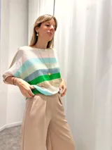 Pantalón palazzo color beige, de tela elastizada.