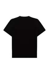 Remera básica negra de manga corta con cuello redondo y corte regular.