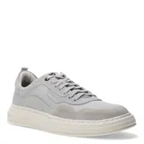 Championes urbanos Democrata modelo Triada, confeccionados en una combinación de cuero y gamuza en tonos verde oliva, con suela de goma en color crema y cierre mediante cordones.