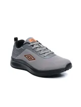 Championes de running Umbro modelo Argo, color verde militar con detalles en negro y suela blanca. Confeccionados en tejido de malla transpirable, cordones al tono y logo de la marca en el lateral.