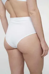 Bombacha tiro alto color borgoña, con fundillo de algodón.