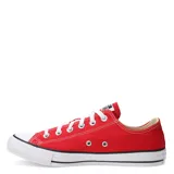Championes Converse modelo Chuck Taylor All Star de corte bajo, confeccionados en lona color rojo con puntera y suela de goma blanca con detalles en negro.
