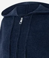 Suéter con capucha confeccionado en tejido chenille de tacto aterciopelado, con cierre frontal de cremallera, mangas largas y puños acanalados.