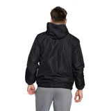 Campera deportiva Umbro color negro, con capucha, cierre frontal completo y bolsillo con cierre en el pecho. Presenta logo de la marca estampado en el frente.
