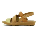 Sandalias planas de cuero en tonos marrones y mostaza, con tiras cruzadas en el empeine y tira ajustable en el talón.