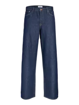 Jeans de corte recto y tiro estándar, confeccionados en denim azul oscuro con costuras en hilo contrastante.