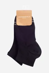 Medias soquete lisas de color negro con dos rayas grises en el borde superior.