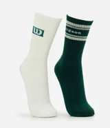 Kit de dos pares de medias deportivas de caña alta marca Wilson. Un par es de color blanco con logo negro y el otro es de color marrón con rayas horizontales celestes y blancas y logo bordado. Cuentan con tejido acanalado en la caña para un mejor ajuste.