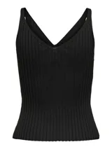 Top de punto acanalado negro, con escote en V y tirantes finos adornados con hebillas metálicas doradas.