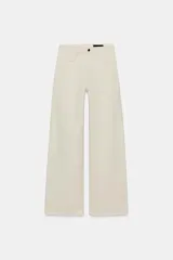 Jeans Z1975 wide leg de tiro alto color crudo, con bolsillos delanteros, bolsillos de parche en la espalda, costuras laterales destacadas y cierre frontal con cremallera y botón.