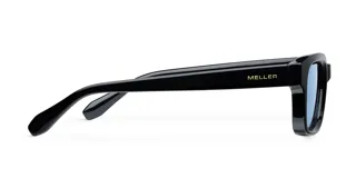 Lentes de sol con montura cuadrada de color negro y cristales polarizados en tono azul. Presentan un diseño angular y estructurado con protección UV400.