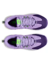 Championes de básquet Under Armour Curry 3Z 25, color violeta con detalles en blanco y verde neón. Presentan una combinación de cuero y malla en la parte superior, con entresuela Charged Cushioning para mayor amortiguación y suela de goma con patrón de tracción.