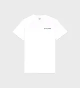 Remera blanca de algodón con cuello redondo y mangas cortas. Estampado pequeño con el logo de la marca 'Sporty & Rich' en el pecho y estampado grande en la parte inferior con el logo circular de la marca y la frase 'Health Is Wealth'.