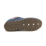Championes Caterpillar modelo Ventura de estilo casual, confeccionados en una combinación de ante y malla. Presentan un diseño en tonos azul marino con detalles en rojo y una suela de goma con entresuela de EVA.
