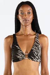 Top de bikini con estampado animal print tipo cebra en tonos negro y beige, escote en V y detalle de hebilla metálica rectangular en el centro.