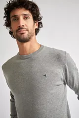 Sweater azul marino de punto con cuello redondo, manga larga y logo bordado en el pecho.