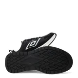 Championes deportivos Umbro modelo Refine, color negro con detalles en blanco, con el logo de la marca en los laterales.