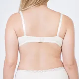 Soutien básico de algodón elastizado color blanco, sin aro y con detalle de puntilla en el escote.
