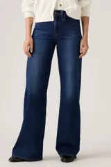 Jean de tiro alto con corte wide leg, confeccionado en denim azul oscuro con acabado stretch.