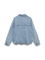 Campera de denim estilo shacket, con cierre frontal de botones metálicos, cuello clásico y dos bolsillos frontales amplios. Presenta un diseño de corte holgado y costuras reforzadas.