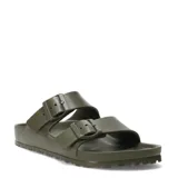 Sandalias Birkenstock modelo Arizona, color verde oliva, fabricadas en material sintético resistente al agua. Presentan dos tiras ajustables con hebillas del mismo tono y plantilla anatómica.