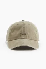 Gorra color arena de algodón con bordado frontal con la palabra 'WORK'.