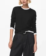 Jersey de punto fino color negro, con cuello redondo y manga larga, de diseño recto.