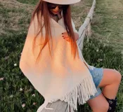 Chal tejido a mano en lana merino con hilado en zig zag.